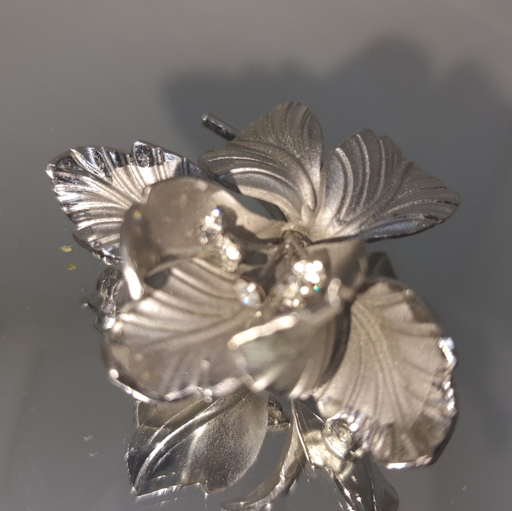 Flower Brooch - Picture 3 of 4